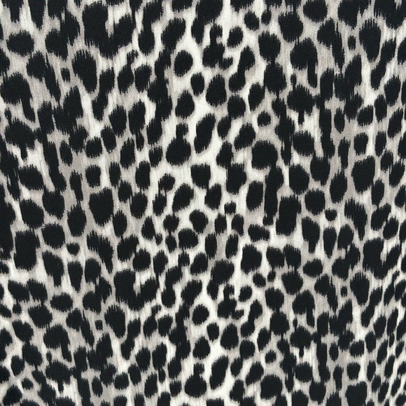 Torrid Gray, Black, & White Animal Print Long Sleeve Blouse (Size 2X) - Picture 4 of 4